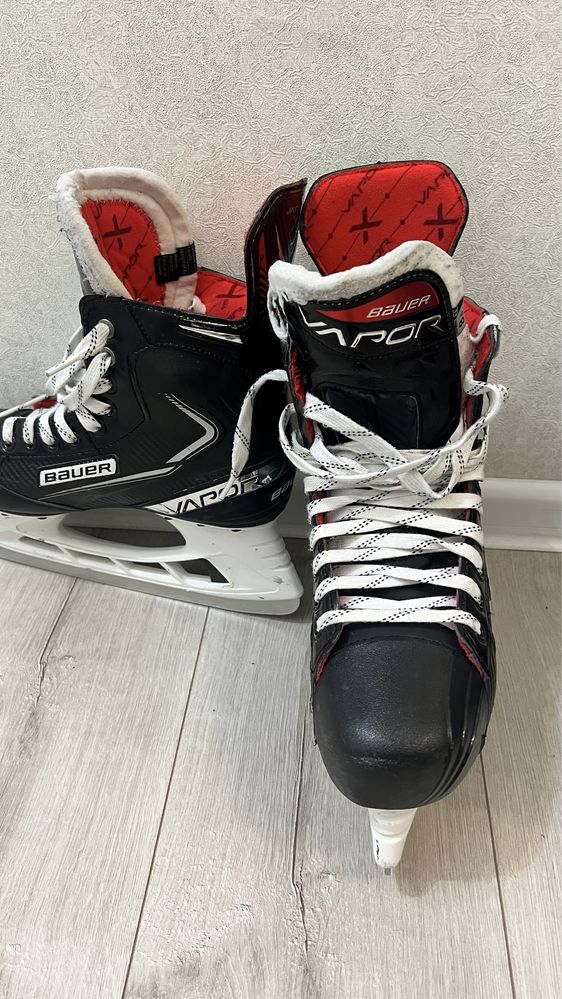 Продам коньки Bauer VAPOR