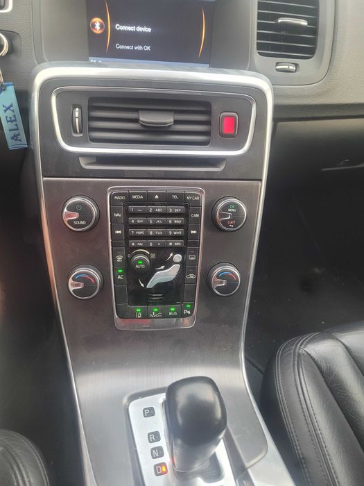 Vand volvo v60 2.0tdi 163 cp