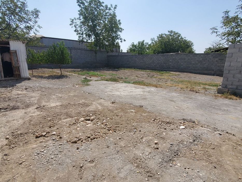 Hovli uy sotiladi