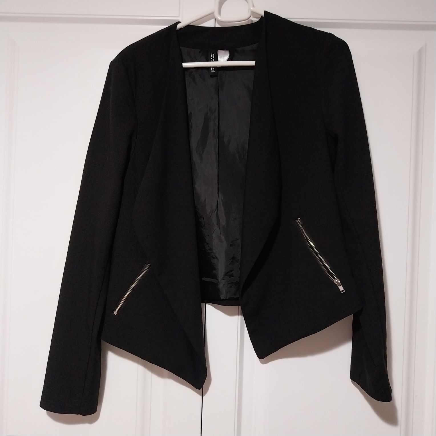 H&M Черно сако става за официални и ежедневни поводи
