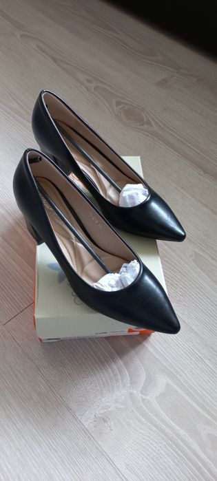 Pantofi stiletto cu toc gros de 6 cm