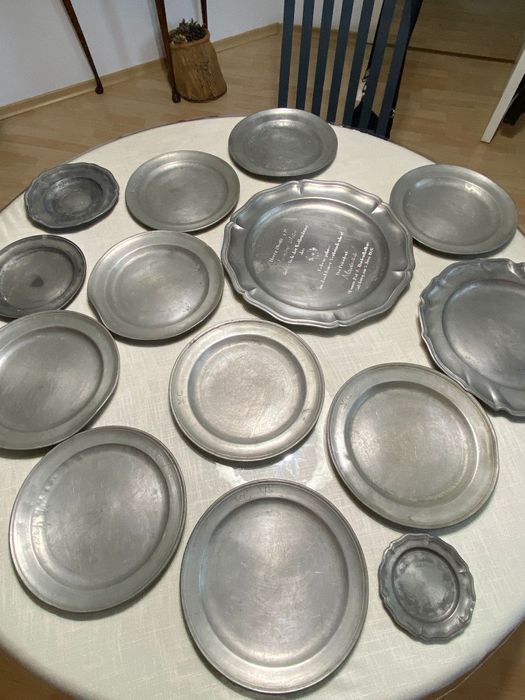 Farfurii vechi din zinc