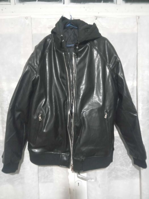 Vând geacă de piele