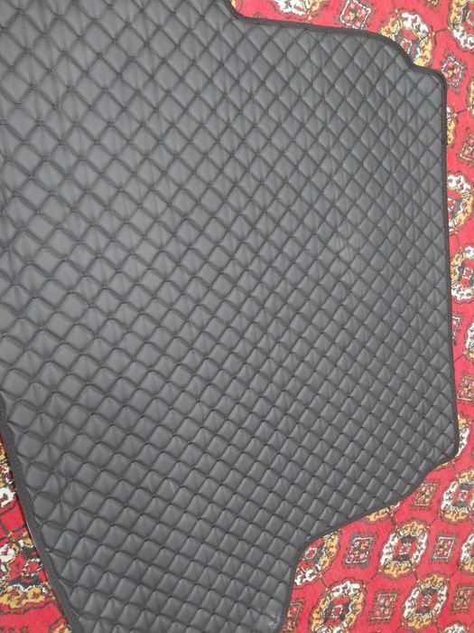 Коврик для багажа авто Монза новый хорошем состоянии.