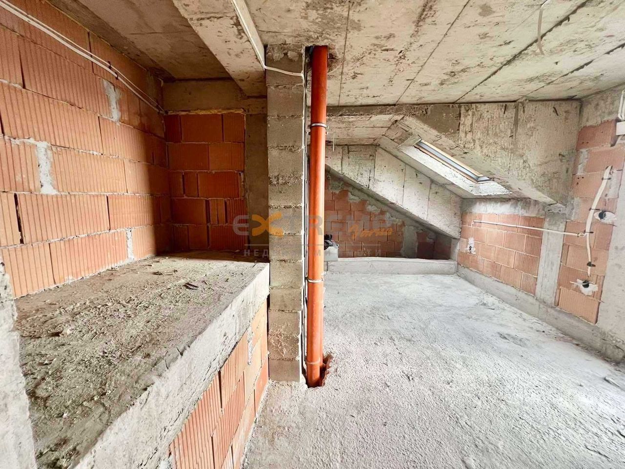 Продава се Тристаен апартамент в Варна, Погреби - 124 кв.м за 1500 €/кв.м - Снимка #5