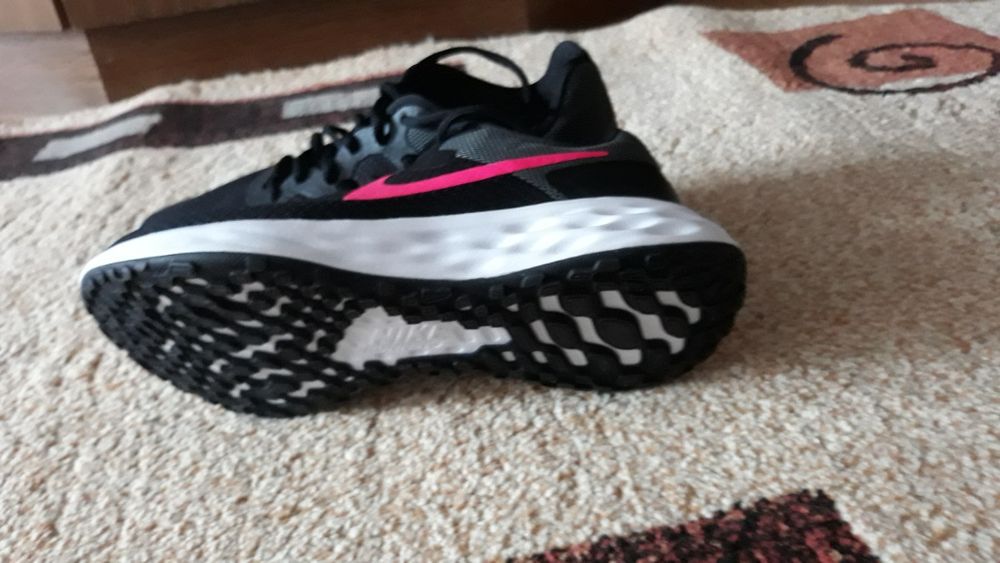 Vând adidași noi ,mărimea 38( 24 cm lungime) preț 150lei.