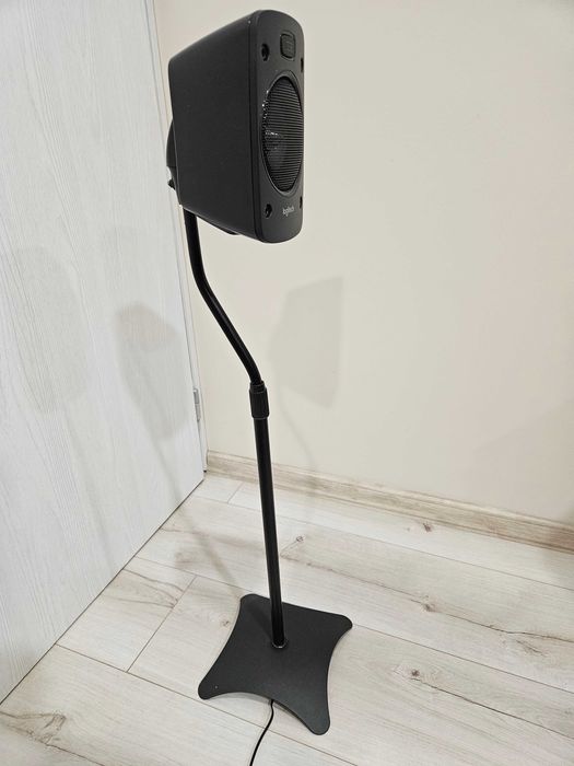 Стойки за съраунд високоговорители