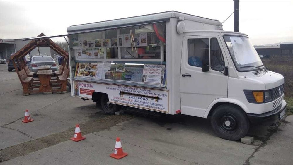 Vand FOOD-TRUCK  Mercedes în stare foarte  bună de funcționare