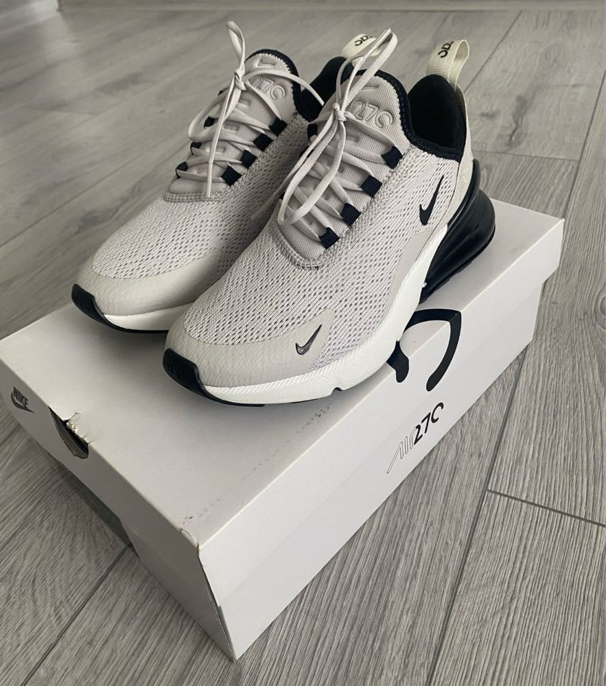 Adidasi Nike AirMax 270 gri pudrat/ negru, marimea 36,5 / 23 cm