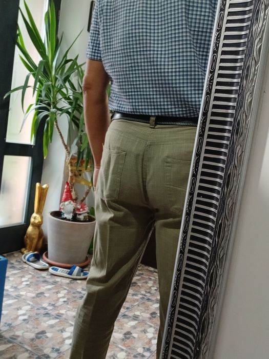 Pantaloni barbati marca C&A material in masura XL sau W38 stare perfec