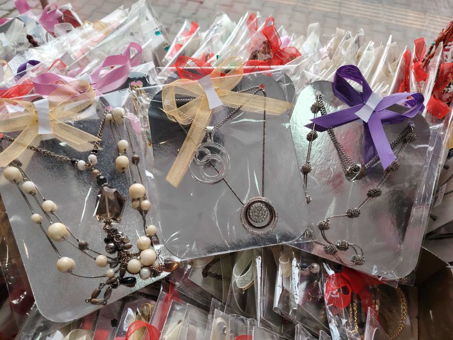 Бижута , комплекти от 4лв до 12лв