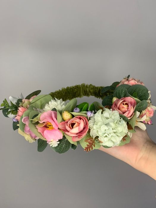 Диадема  "Нежност". Красив ръчно изработен