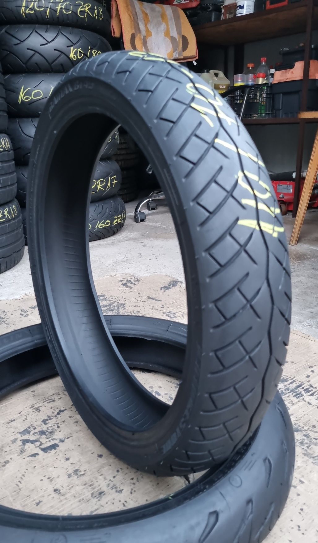 Anvelopa Moto Bridgestone 110/70 - 17 Impecabilă.