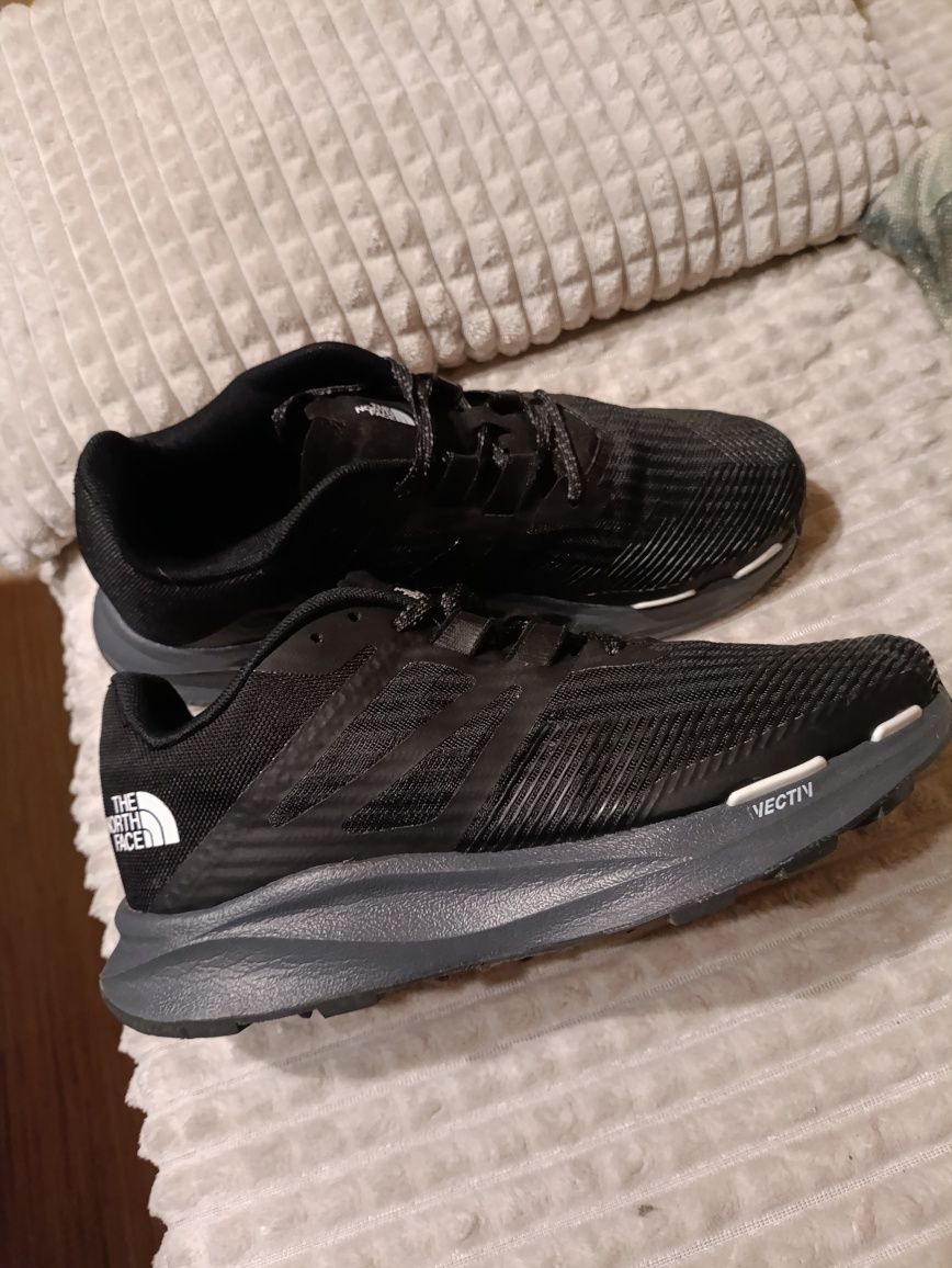 N.40 Нови обувки The North Face "Vectiv"