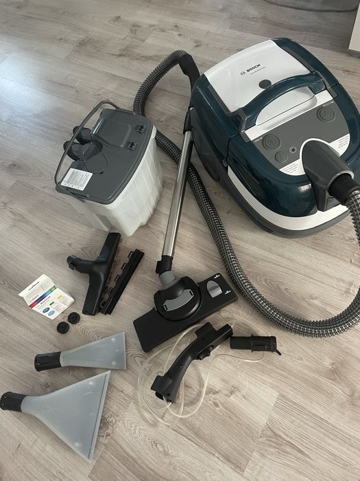 Перяща прахосмукачка Bosch BWD41720