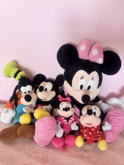 Обувки за момиче 28 и играчки и дрехи