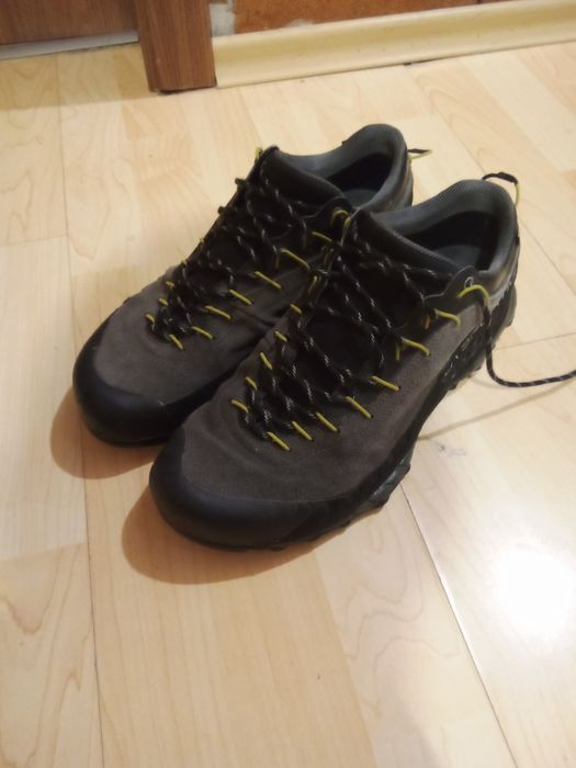 Туристически обувки la sportiva 43 ном.