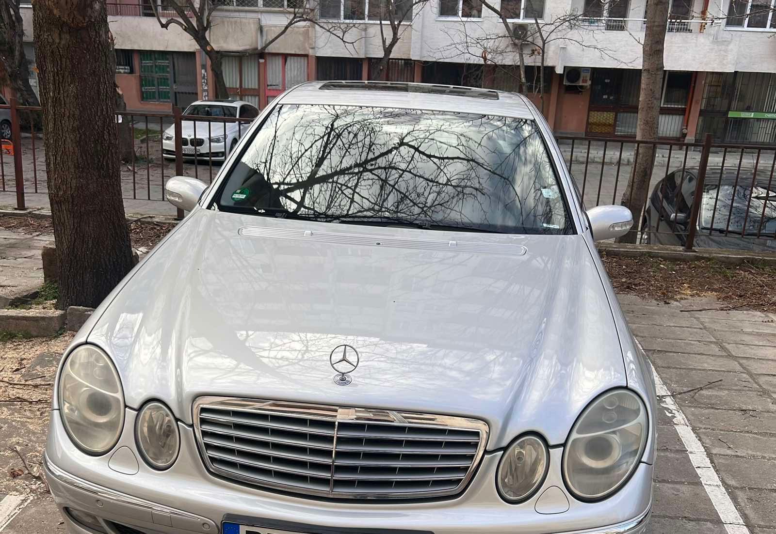 Продава се Mercedes E320