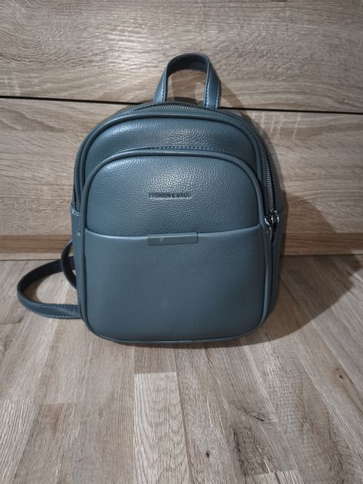 Дамска кожена раница