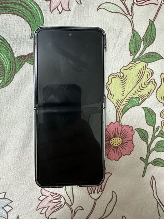 Продам Z Flip5 в хорошем состояние