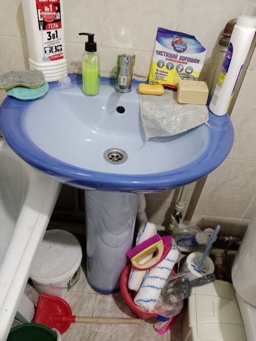 Раковина и 2 унитаза