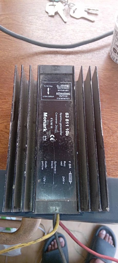 Конвертор на напрежение 24V-12V 10A за камион.