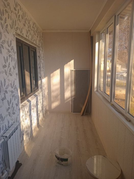 10 mikrayon da uy sotiladi 2 xonaliy yangi plonrovka