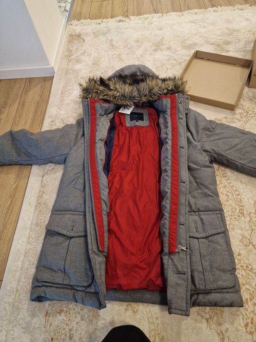 Vând geaca tommy hilfiger barbati