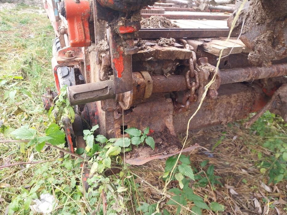 Vând mig imprastiat gunoi