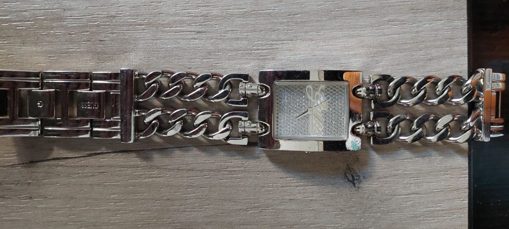 Ceas dama Guess ,tip bratara