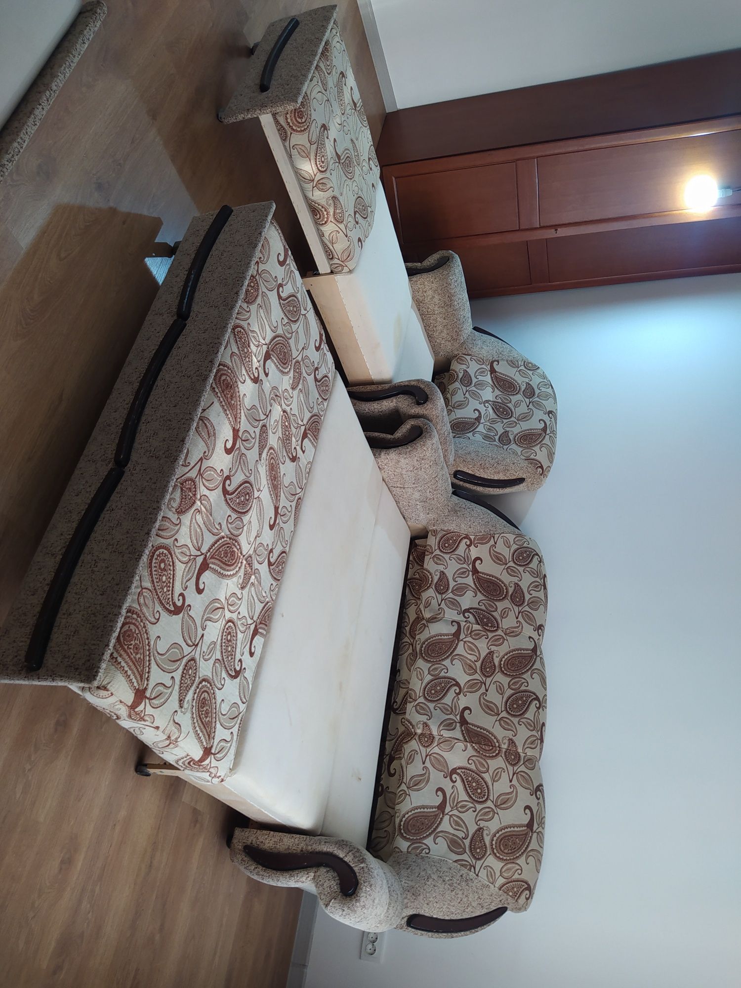 Диван в комплекте софа и кресло