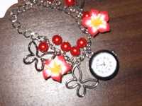 Дамски часовник гривна с цветя и ключодържател -часовник  с пеперуда