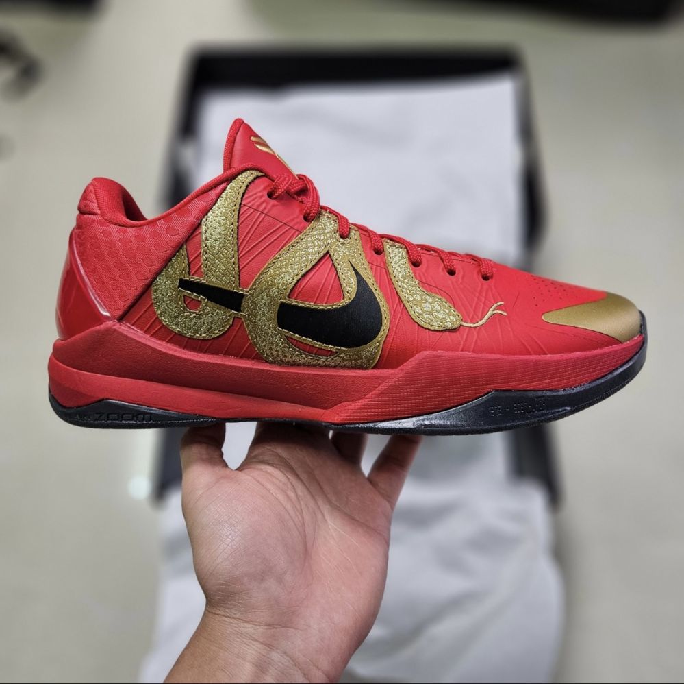Kobe 5 protro “Year of the mamba”