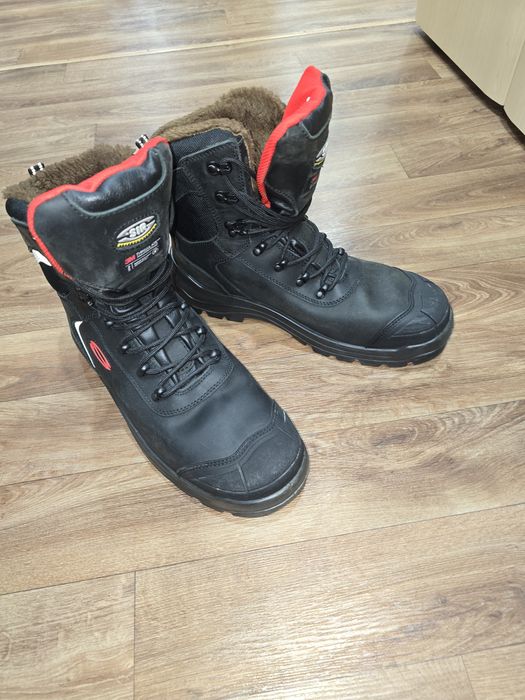 Защитные зимние ботинки.