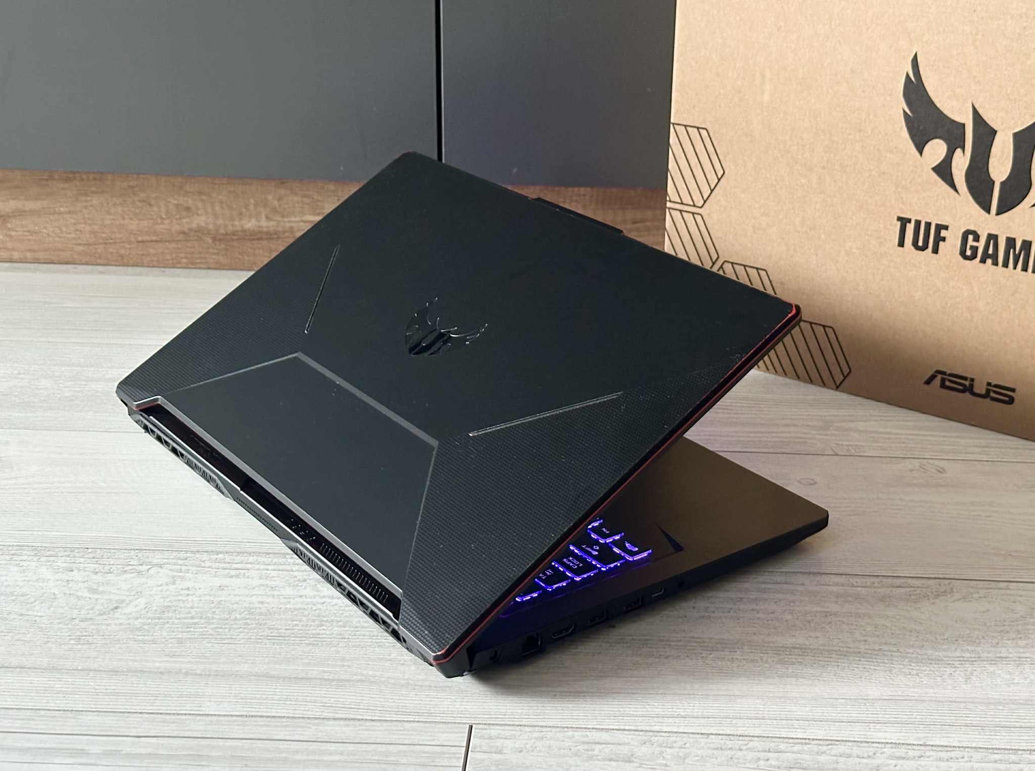 15.6 FHD IPS 144hz/RTX 3050 /Ryzen 5 /512ssd /RGB Aurora/MIL-STD-810H