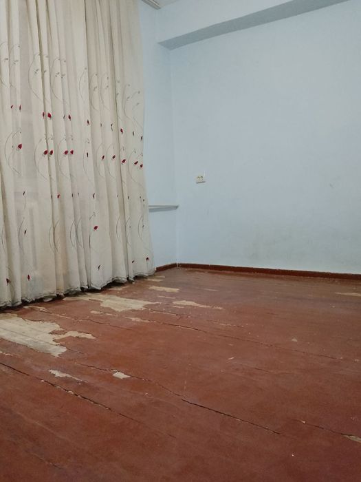 Юнусабад 2 Универсам 1/4/4 , 28м²