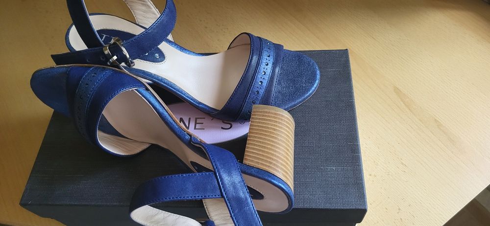 Продам новые  женские босоножки из натуральной кожи (Италия)