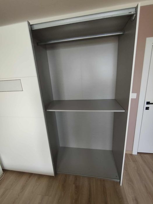 Двукрилен гардероб с плъзгащи се врати