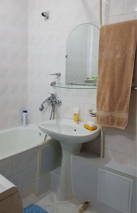 Продаётся 1в2 комнатная. Ц-7, ЦУМ, 110-школа