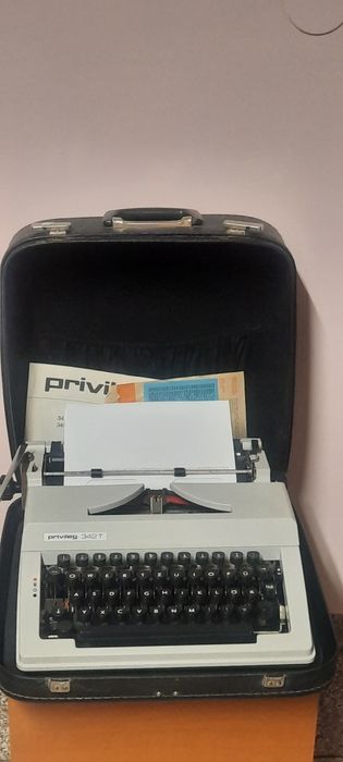 Mașină de scris Privileg 342T impecabilă