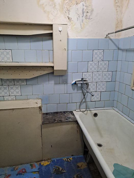 Олмазор тумани Алимпияда  2 хона 1 - кават  сотилади.