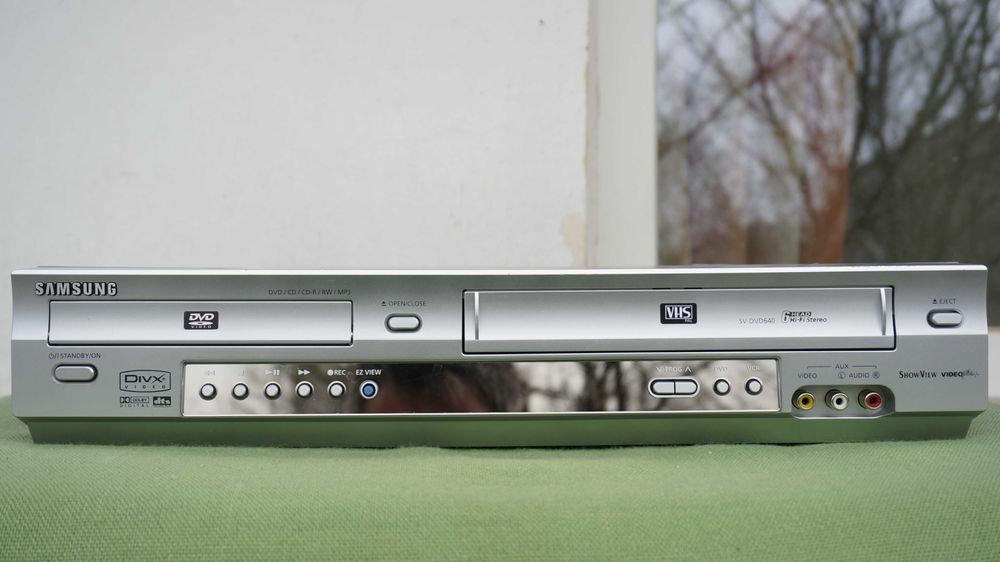 Video recorder VHS combo cu DVD player Samasung SV-DVD640  DEFECT