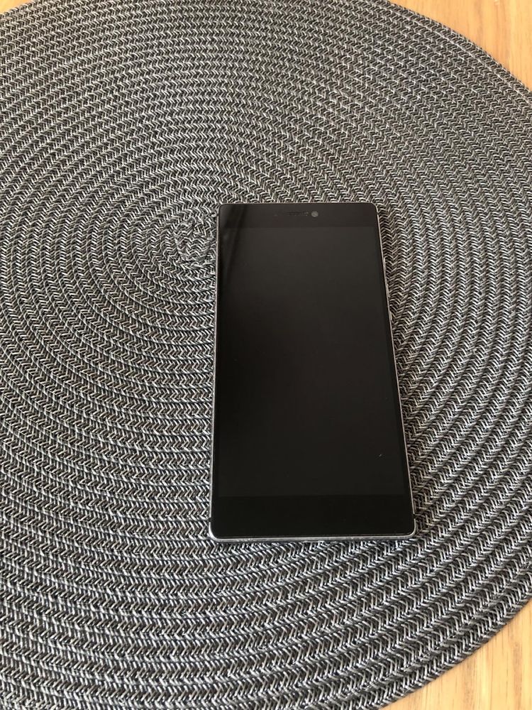 Телефон HUAWEI P8