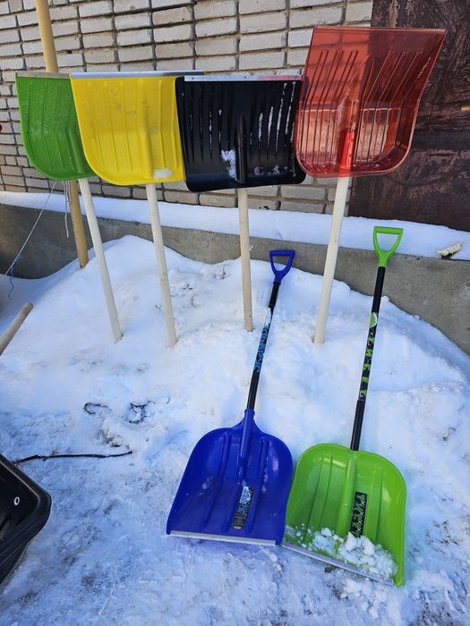 Лопаты снеговые разные