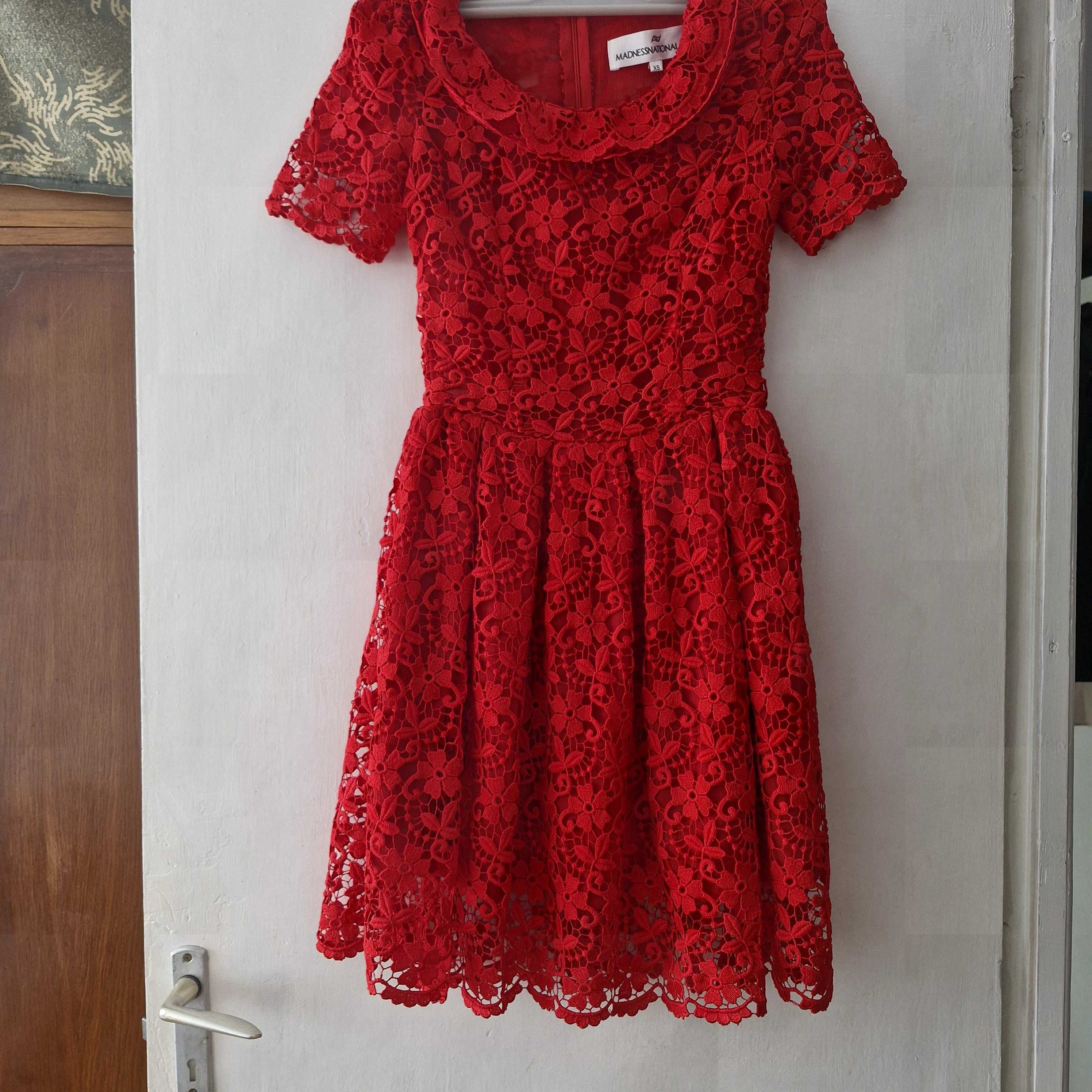 Rochie roșie dantelată elegantă Madness – mărime XS
