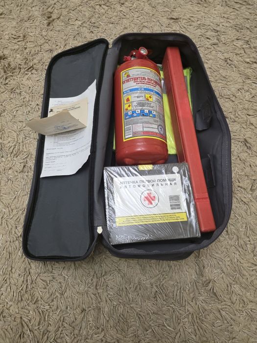 Фирменный Набор Автоаксессуаров RENAULT (Огнетушитель, Аптечка, Знак)