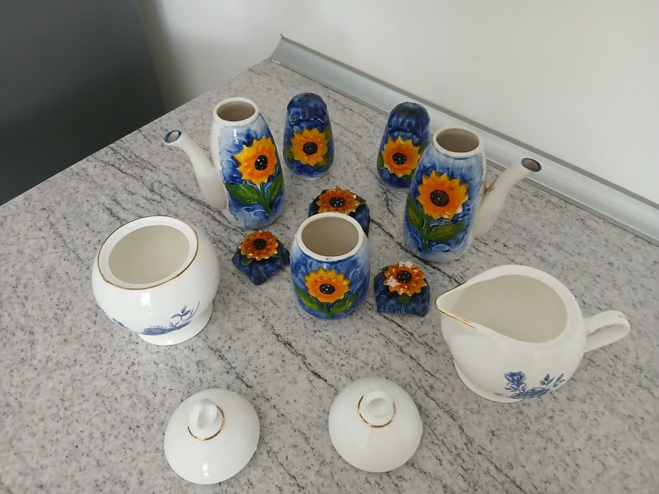 Vand 2 seturi retro portelan pentru bucatarie pastrare mirodenii