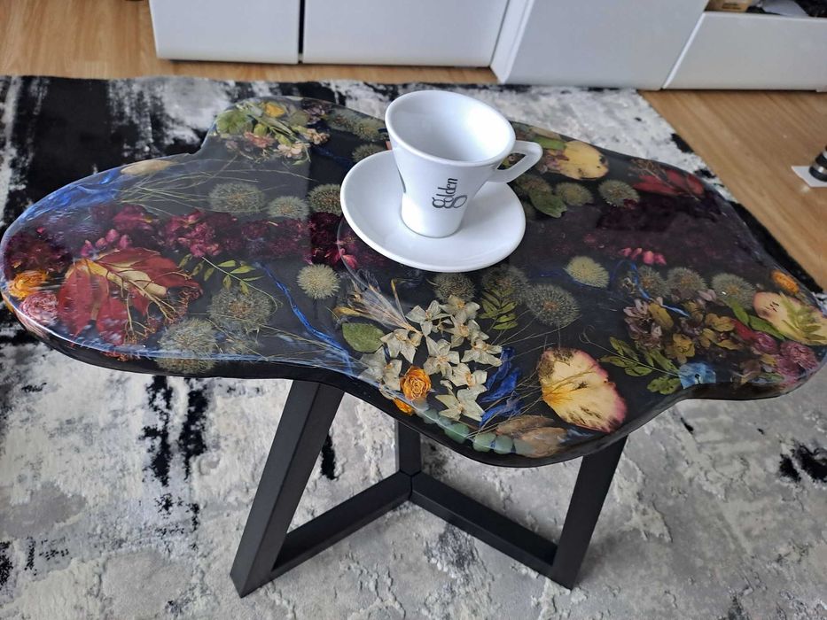 Mese din rasina epoxidica si flori