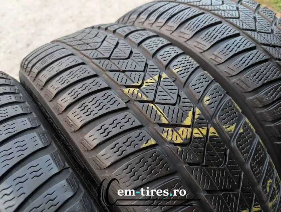 SET 4 Anvelope Iarna 225/50 R18 PIRELLI Sottozero 3 95H - Runflat