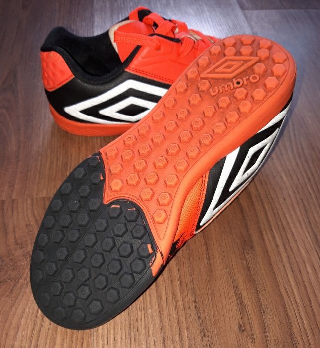Детски спортни футболни обувки Umbro 33ти номер
